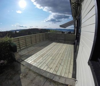 Ny terrasse med utsikt over havet